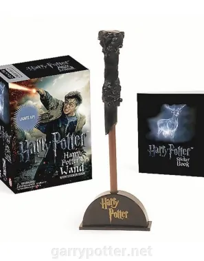 фото 1 12+ Светящаяся волшебная палочка Гарри Поттера в комплекте со стикер-буком купить