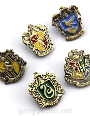 Pic. 1 Металлические значки Хогвартс, в ассортименте buy