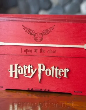 Pic. 1 Деревянный сундук для книг Гарри Поттер (красный) buy