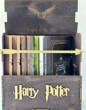 фото 1 Гарри Поттер. Комплект из 7 учебников Хогвартса в деревянном черном сундуке купить