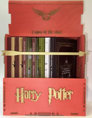 фото 1 Набор книг из Гарри Поттер. 7 учебников Хогвартса в деревянном красном сундуке купить