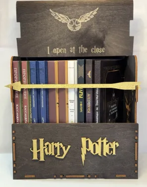 фото 1 Гарри Поттер. Комплект из 10 учебников Хогвартса в деревянном черном сундуке купить