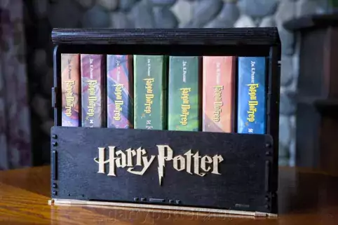 фото 4 12+Комплект книг о Гарри Поттере в деревянном сундуке СПб